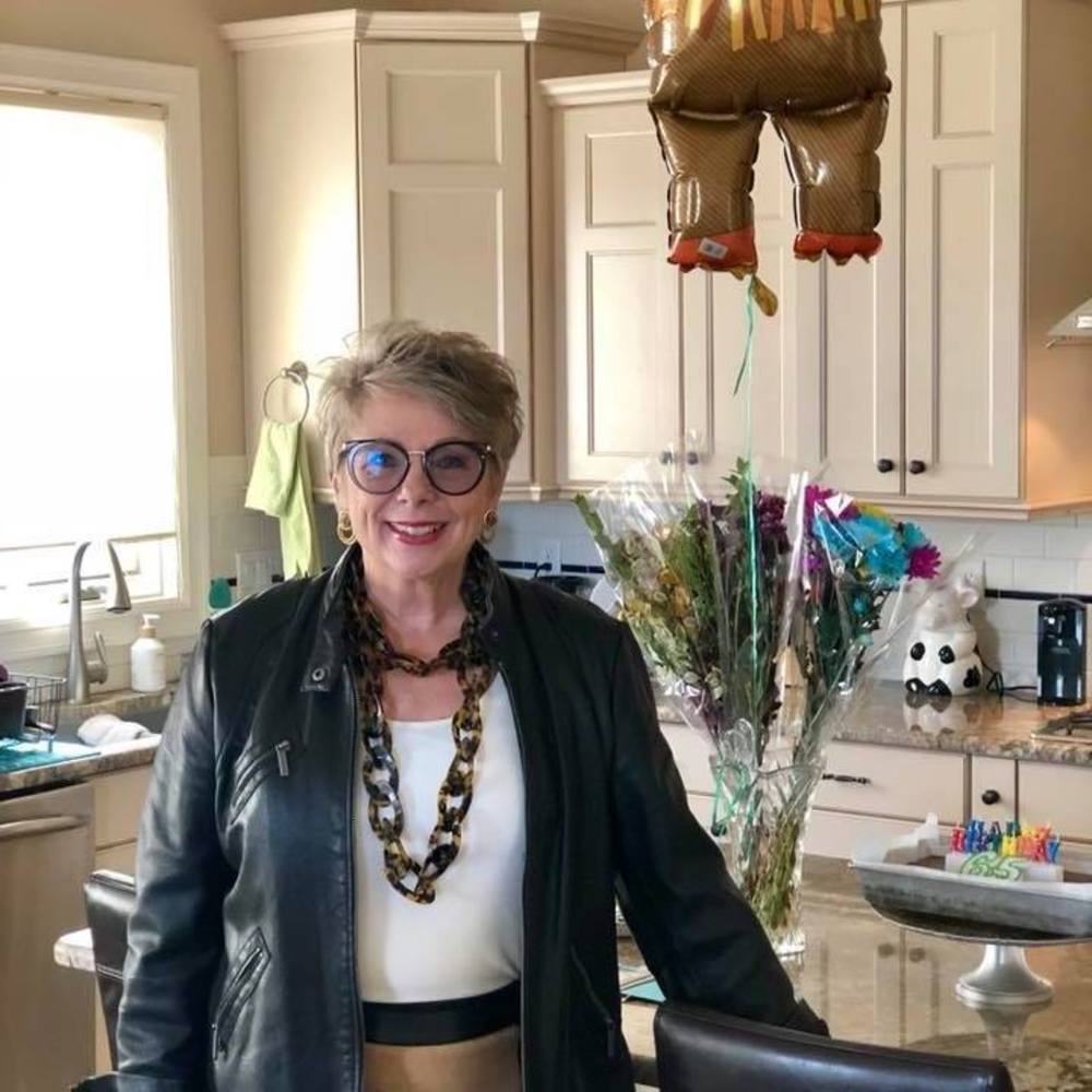 Meet your Posher, Julie